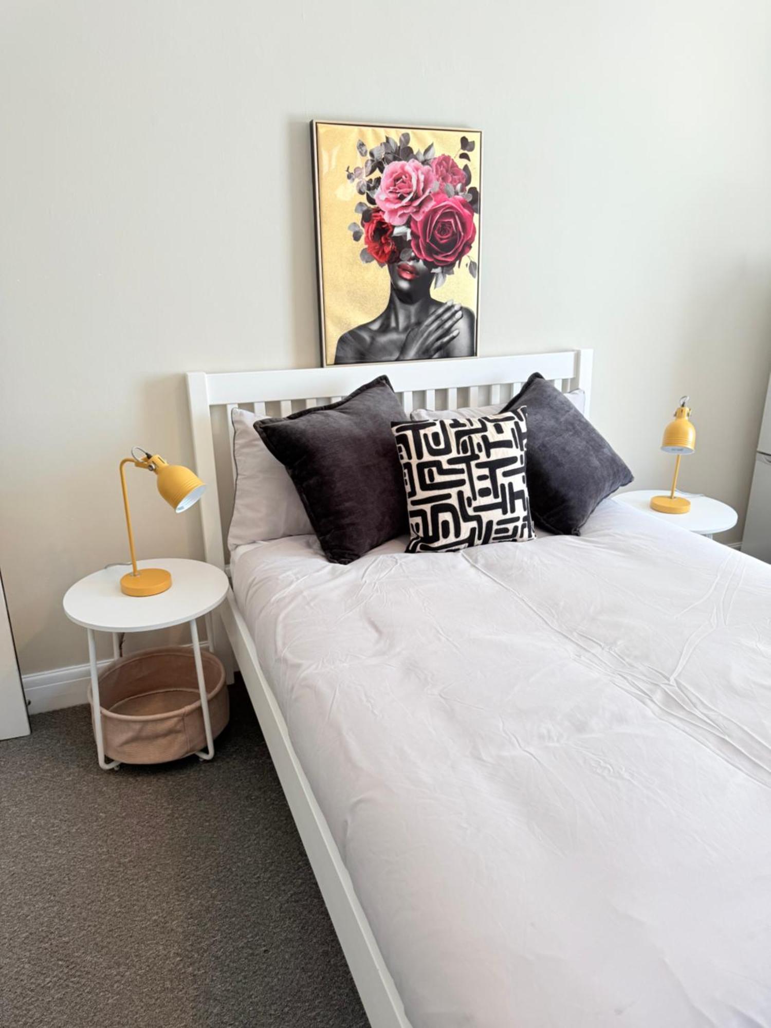 Spacious 5-bedroom House Close To Station London