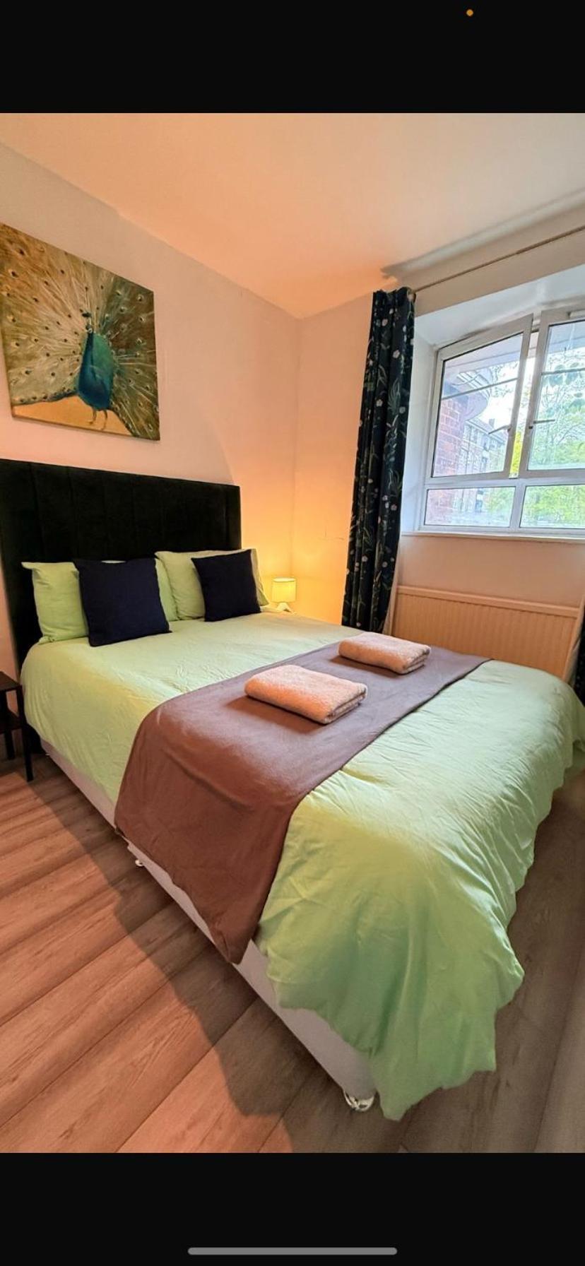 Spacious 5-bedroom House Close To Station Holiday home London